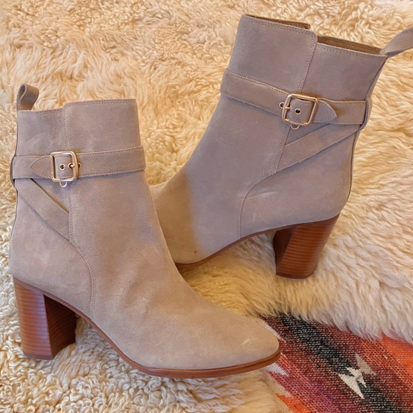NWOB Coach Olivia Suede Bootie in Oatmeal Sz 11 - Picture 3 of 15